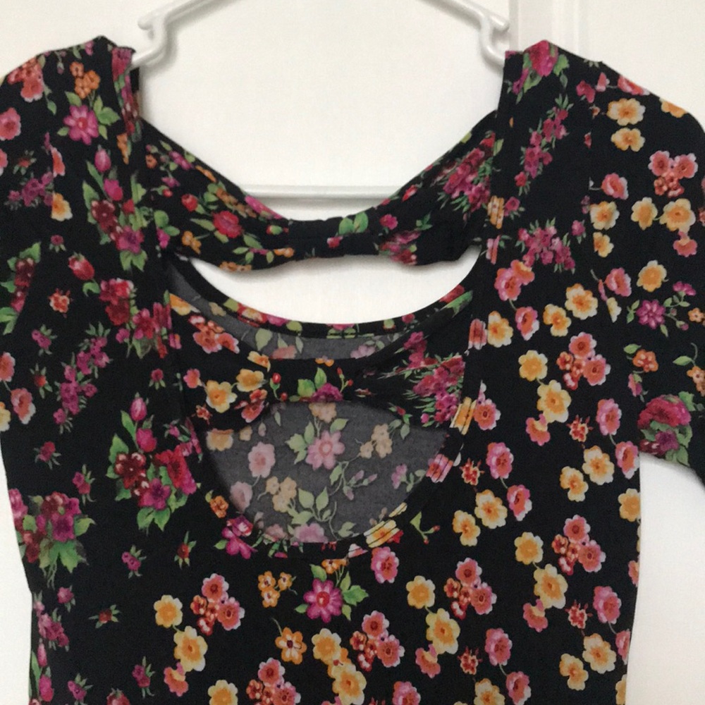 Floral Top - Picture 3 of 3